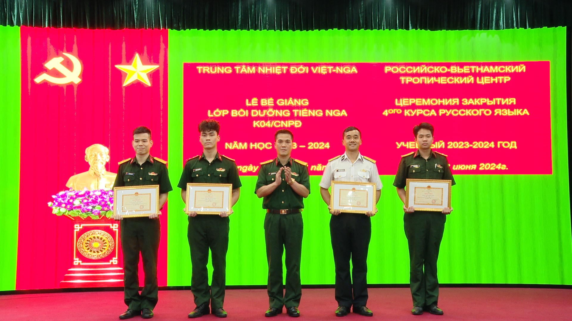 Bế giảng Lớp bồi dưỡng tiếng Nga K04-Cử nhân phân đội